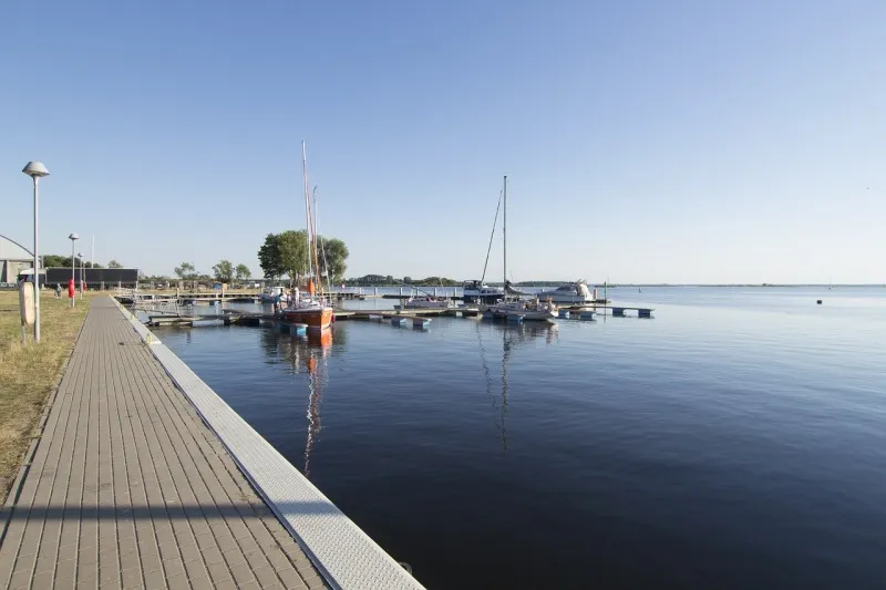 Poznaj zasady żeglowania na specjalnej desce